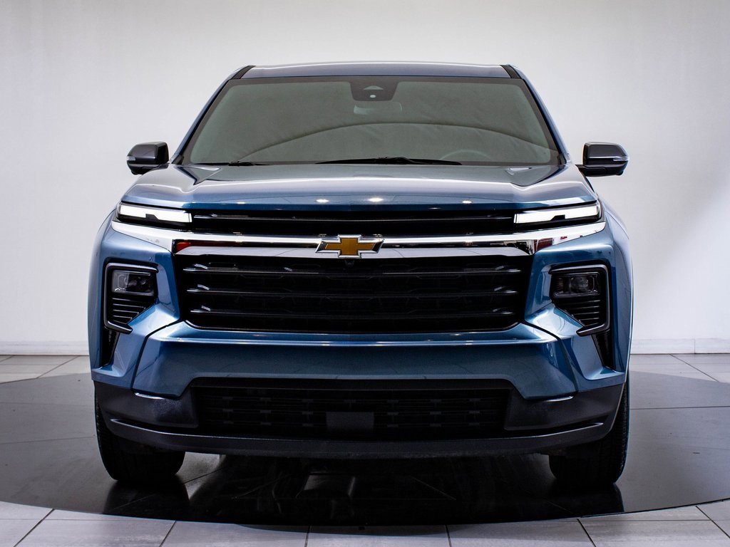 2024 Chevrolet Traverse LS photo 2