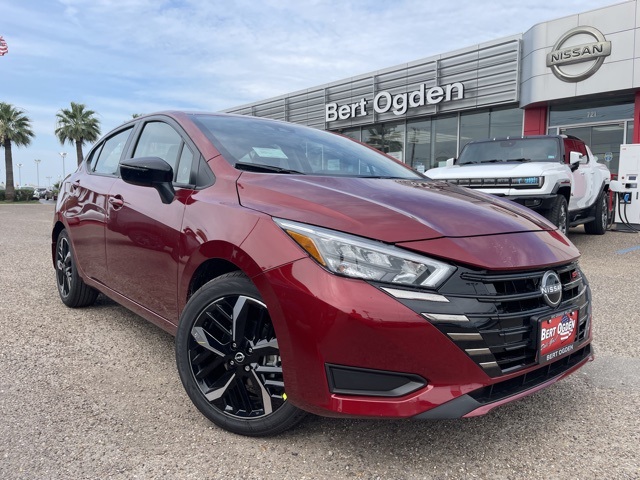 2025 Nissan Versa Sedan SR's photo