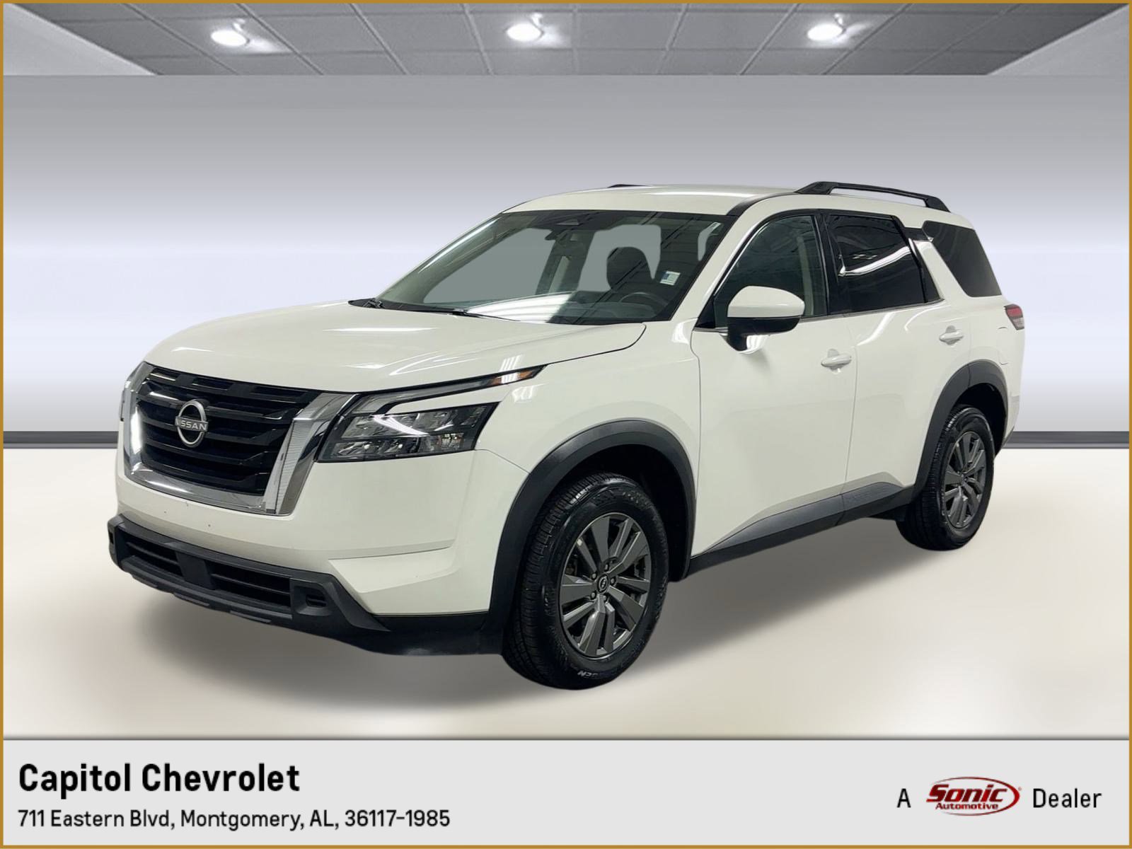 2025 Nissan Pathfinder SV's photo