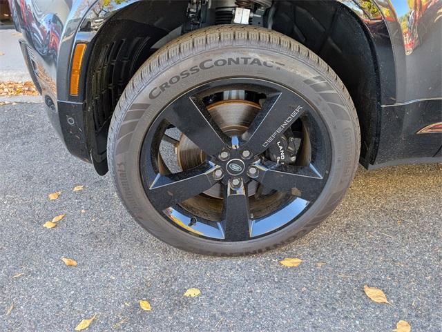 2025 Land Rover Defender 110 V8 photo 3