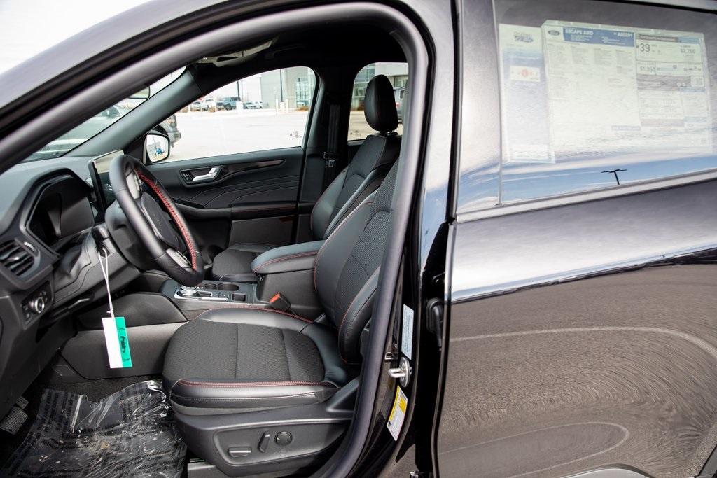 2025 Ford Escape ST-Line Select photo 13