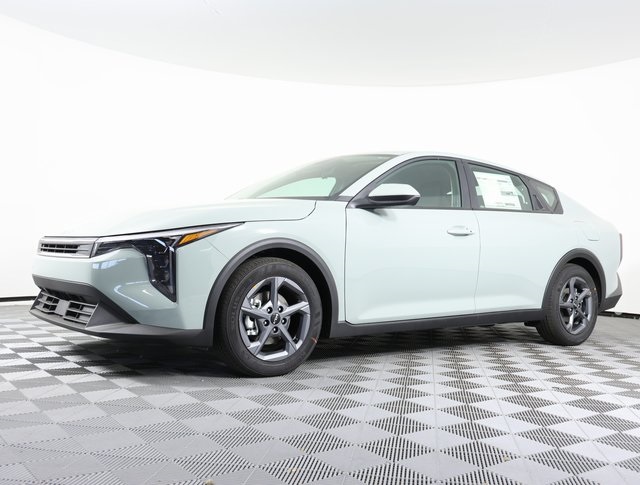 2025 Kia K4 LXS's photo