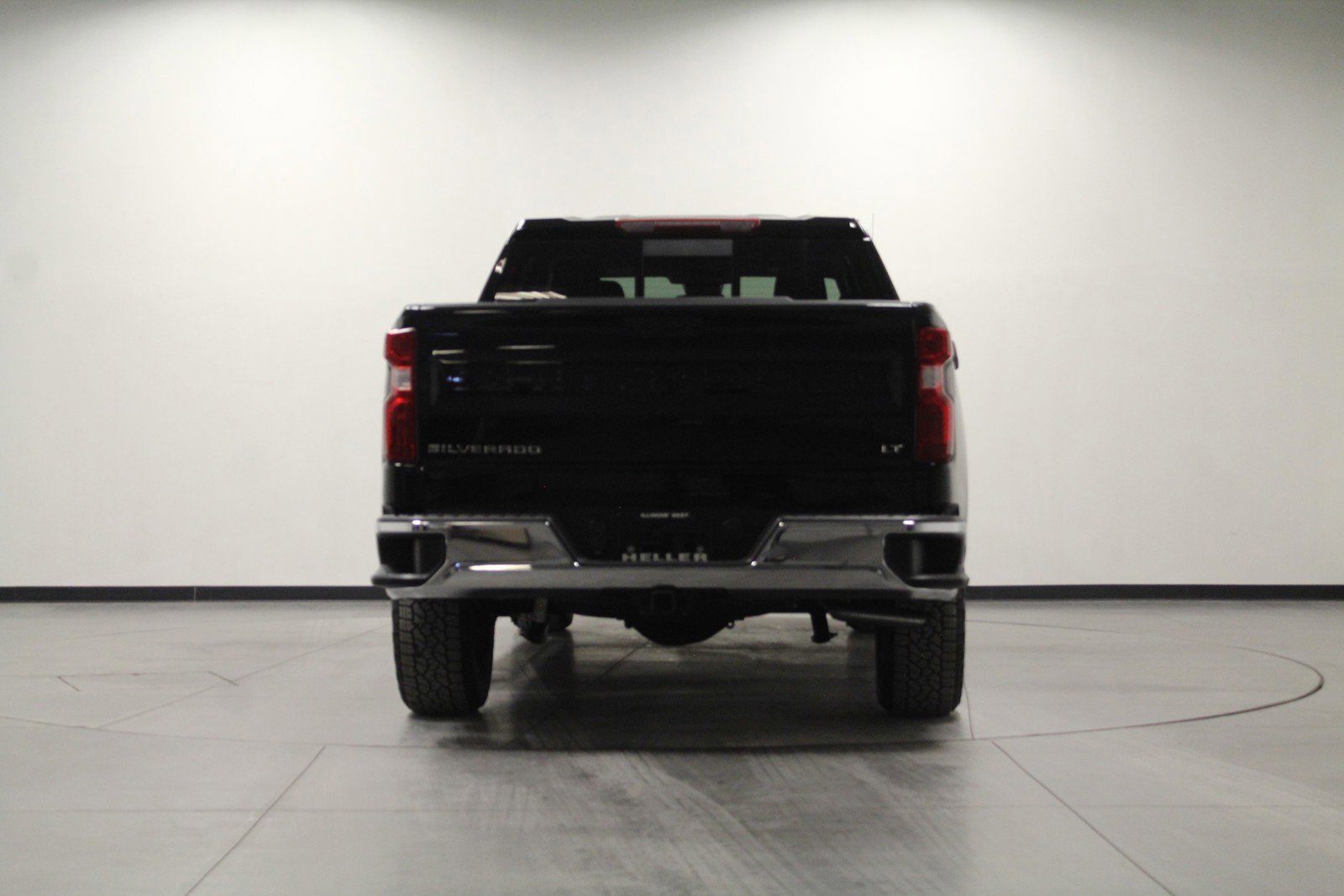 2025 Chevrolet Silverado 1500 LT photo 4