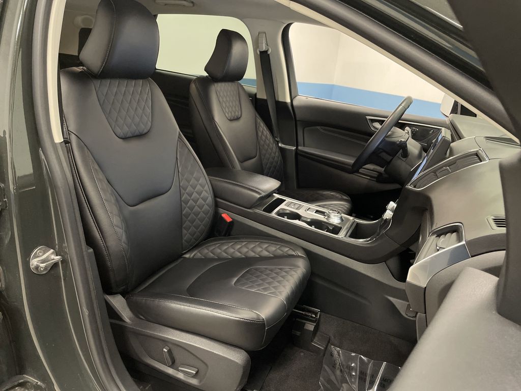 2024 Ford Edge Titanium photo 29