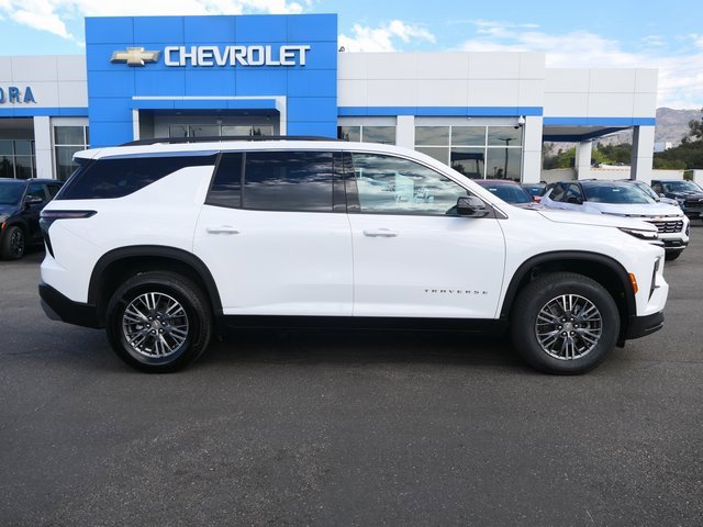2025 Chevrolet Traverse 1LT photo 2