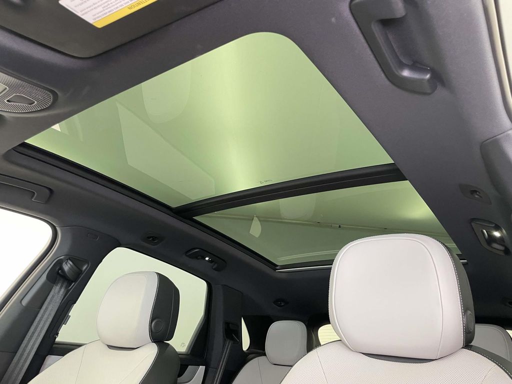 2024 Porsche Cayenne S photo 18