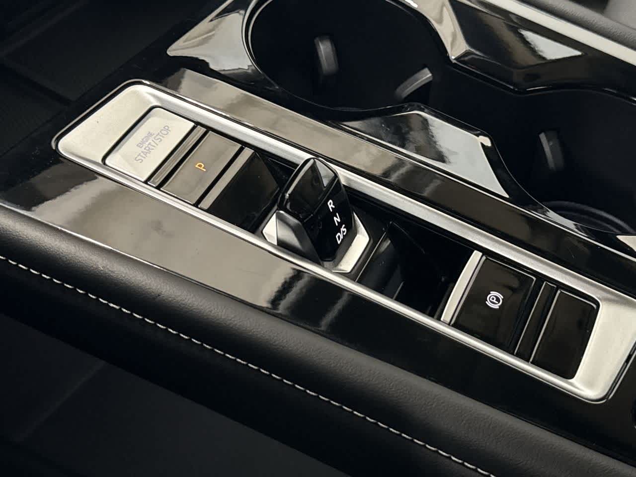 2024 Volkswagen Atlas SE Technology photo 18
