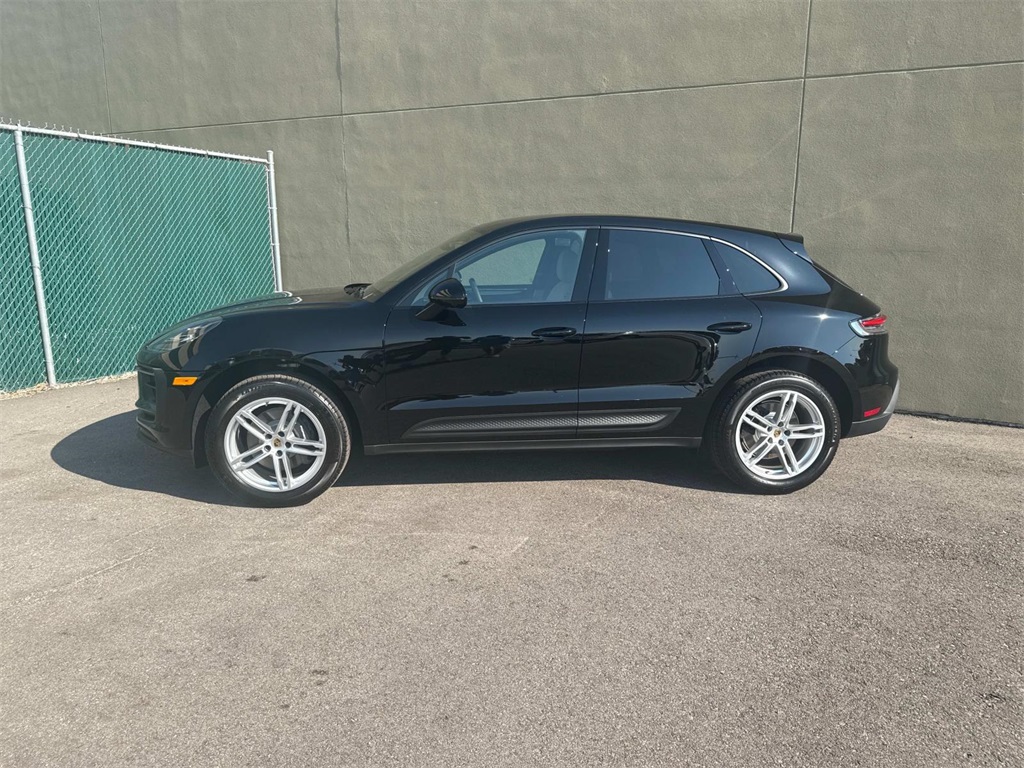 2026 Porsche Macan T photo 2