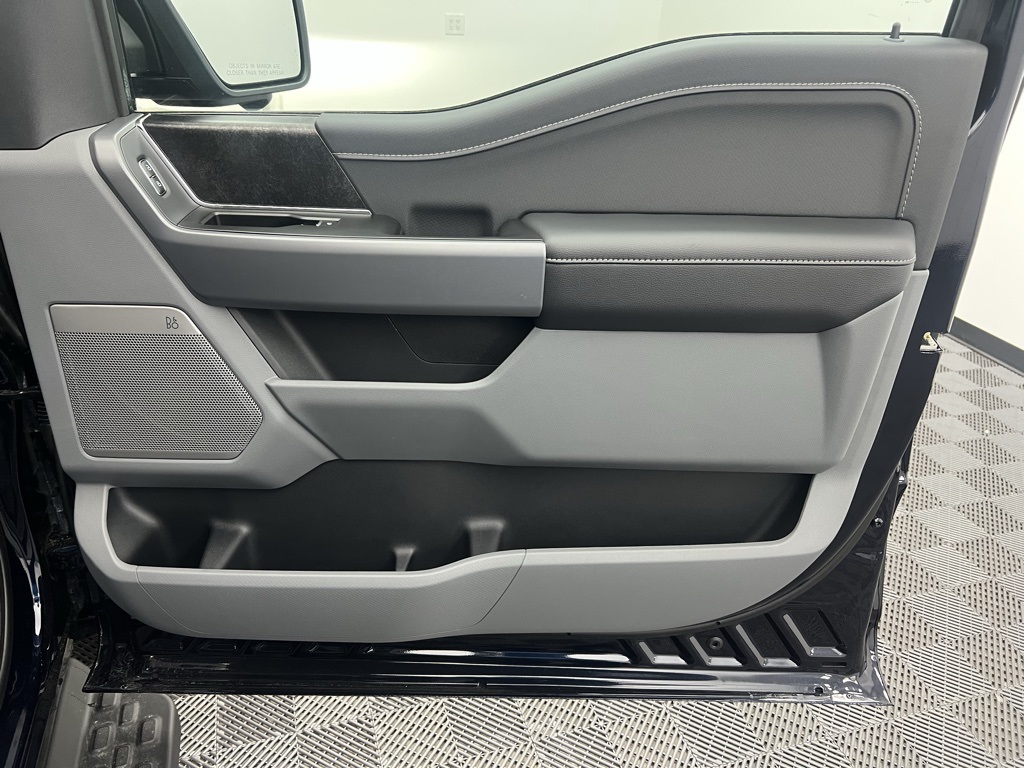 2025 Ford F-150 Lightning photo 28