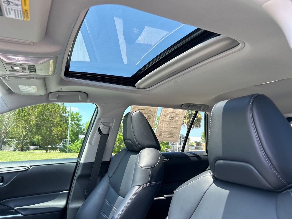 2023 Toyota RAV4 XLE Premium photo 15
