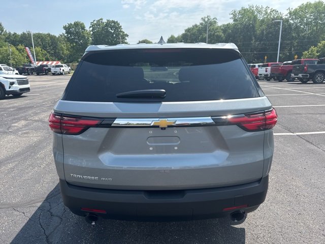 2023 Chevrolet Traverse LS photo 2