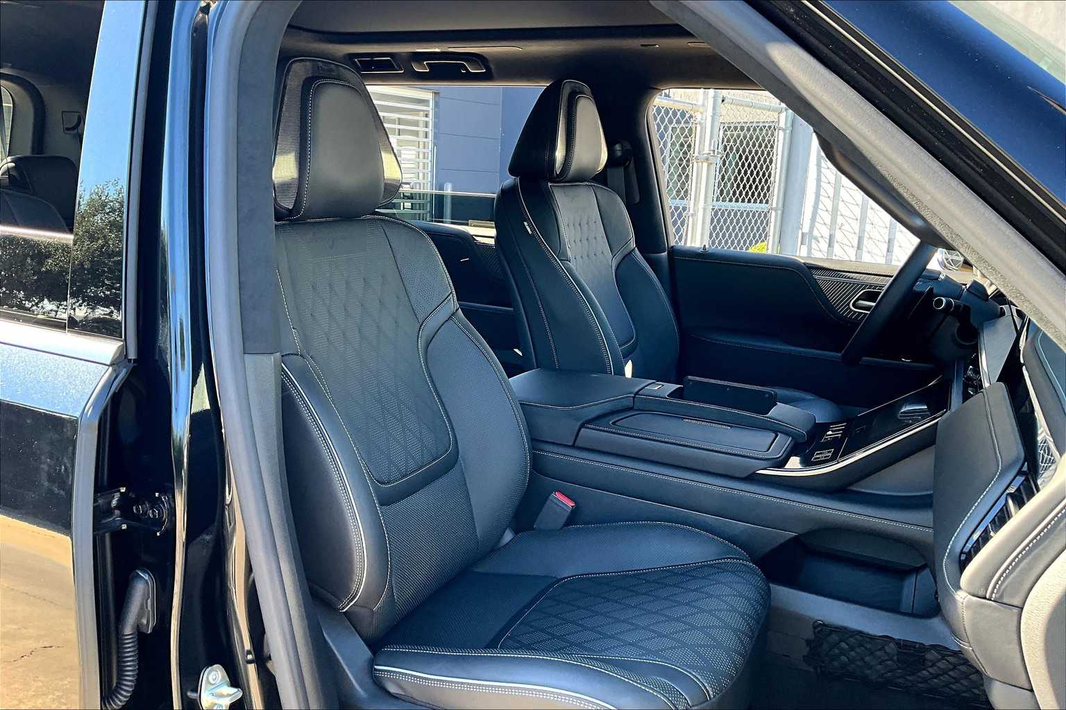 2025 Infiniti QX80 photo 8