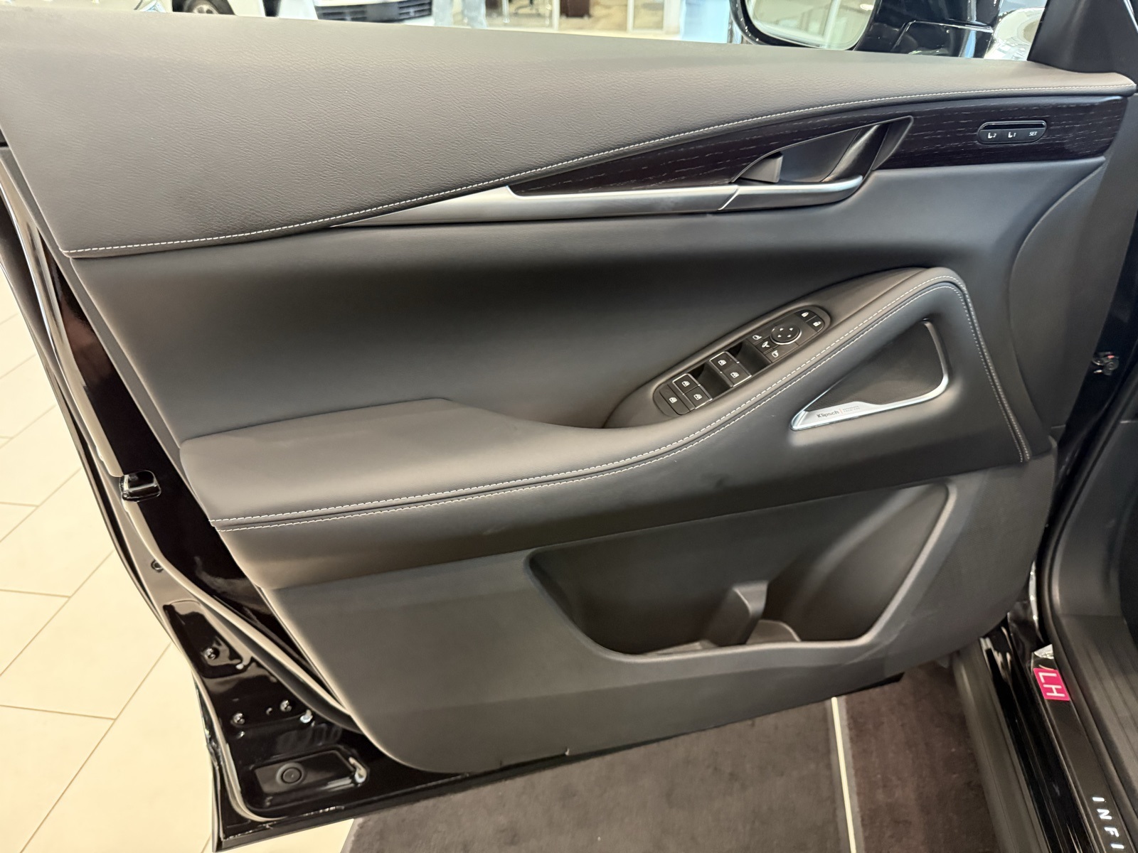 2026 Infiniti QX60 Autograph photo 12