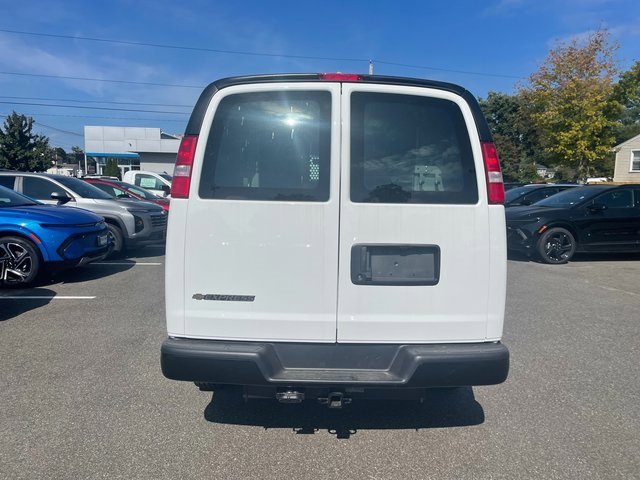 2025 Chevrolet Express Cargo 3500 photo 2