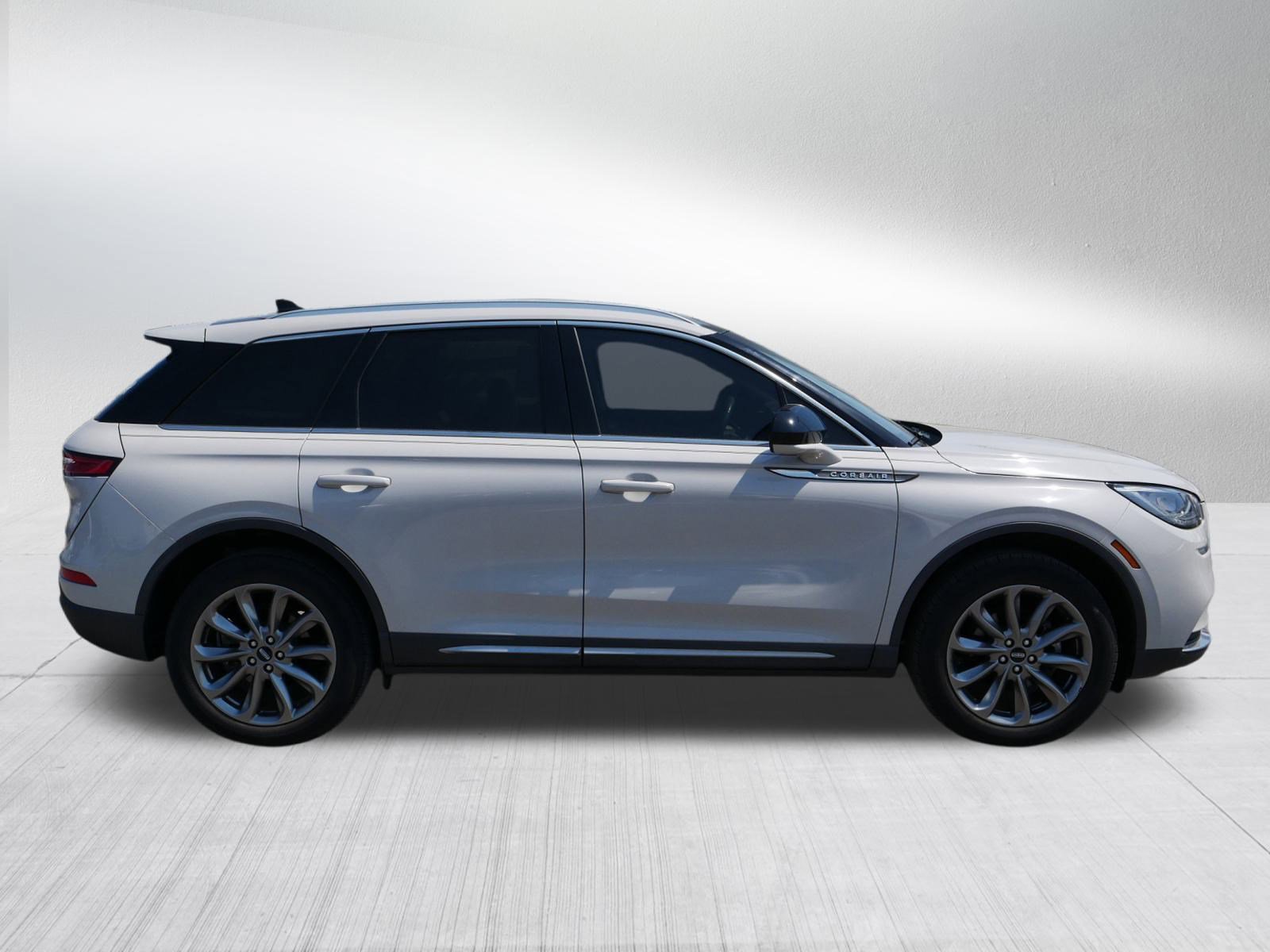 2022 Lincoln Corsair Standard photo 8