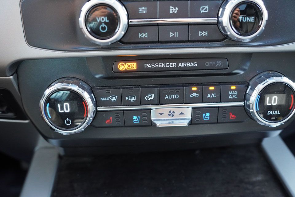 2022 Ford F-350 Lariat photo 8