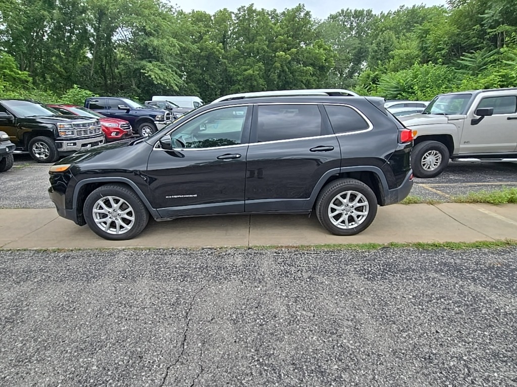 2016 Jeep Cherokee Latitude photo 2