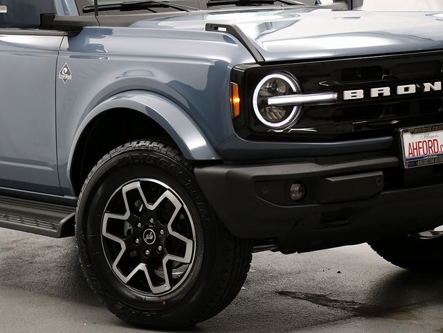 2025 Ford Bronco Outer Banks photo 3