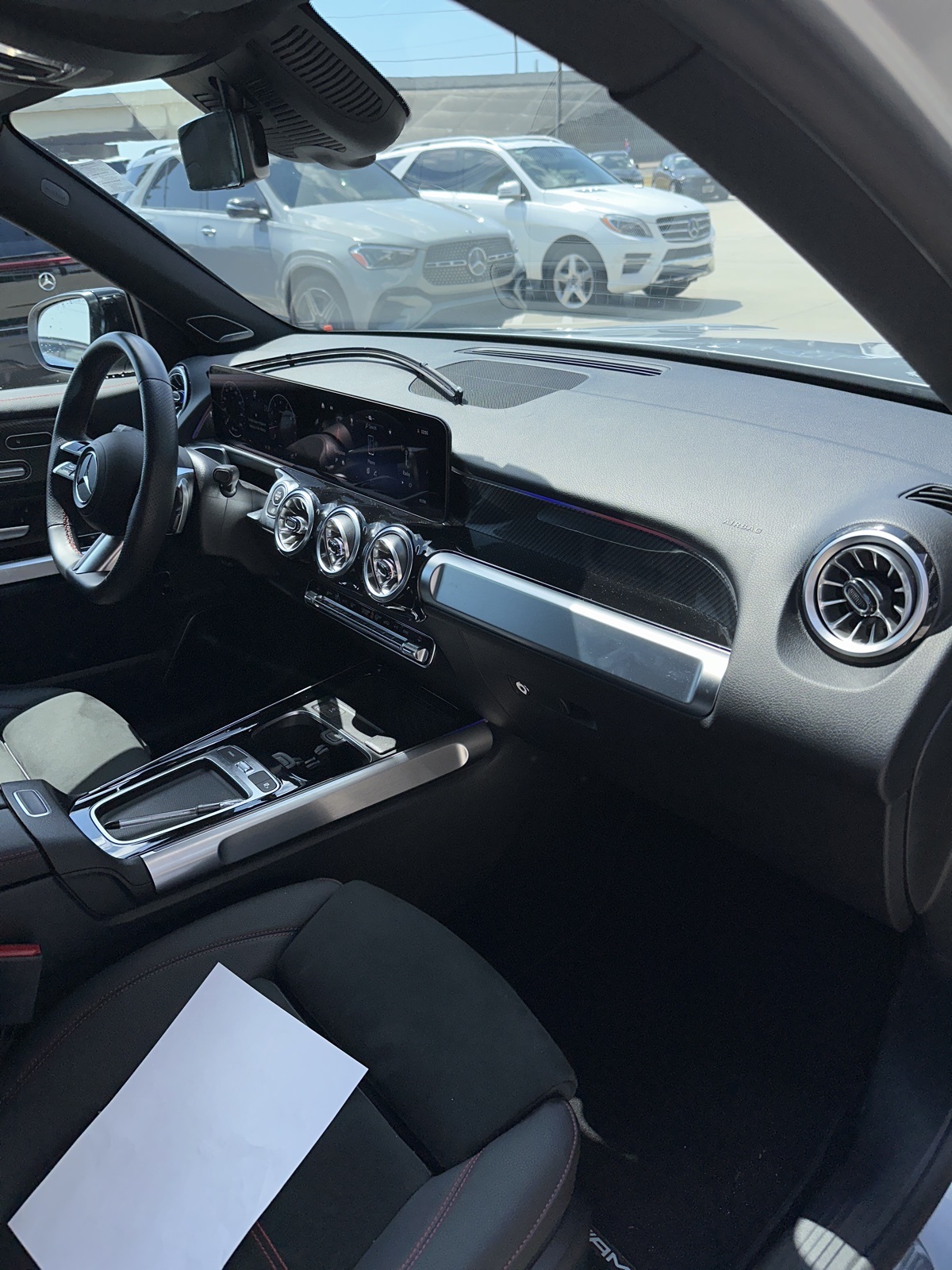 2025 Mercedes Benz GLB 250 photo 4