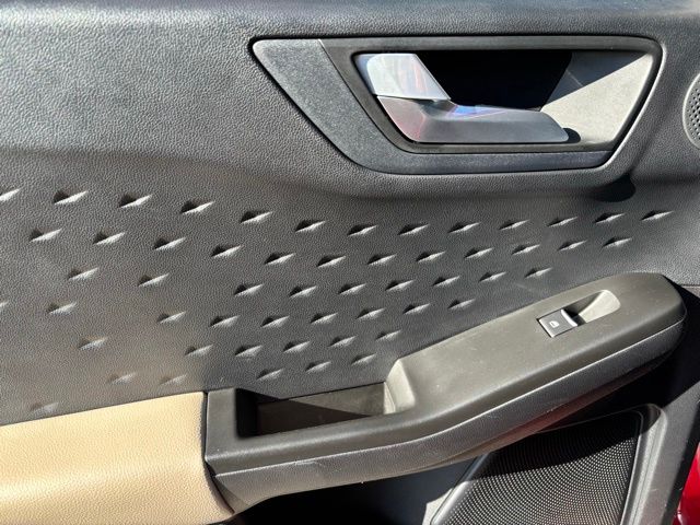 2020 Ford Escape Titanium photo 13
