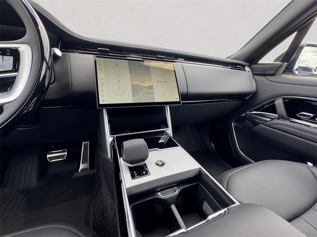 2025 Land Rover Range Rover SE photo 10