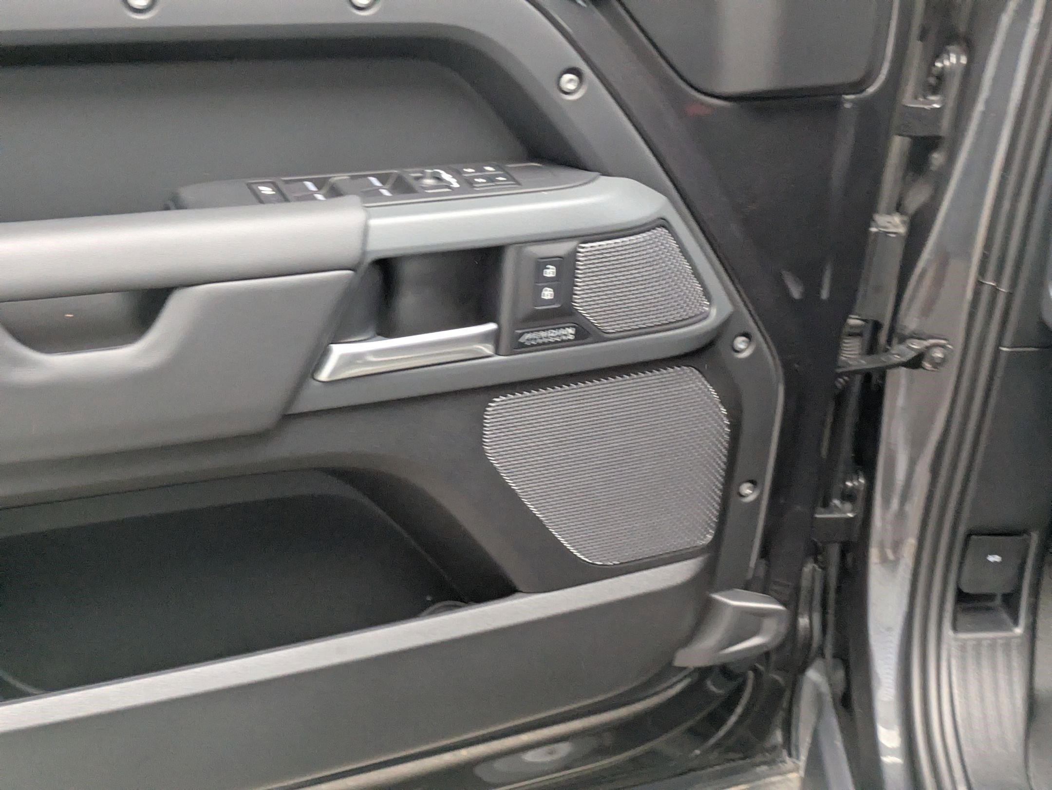 2023 Land Rover Defender 110 photo 11