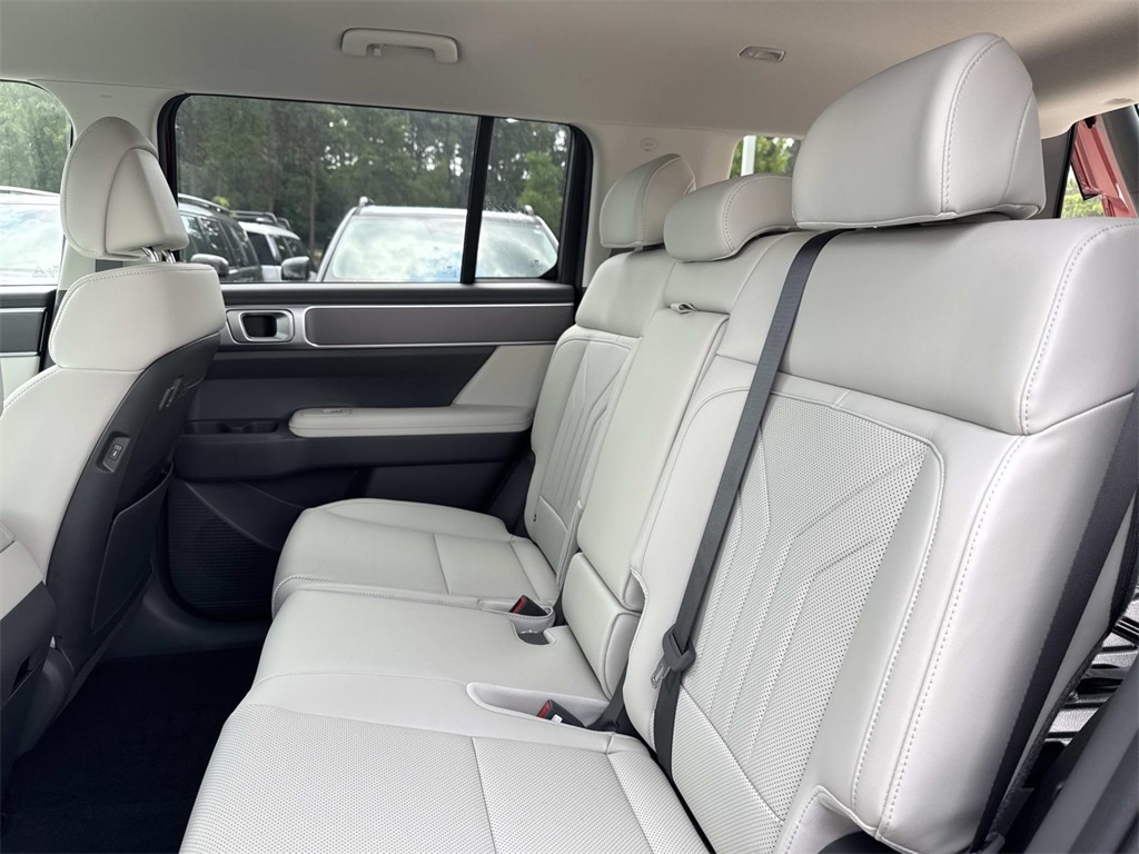 2025 Hyundai Santa Fe SEL photo 6