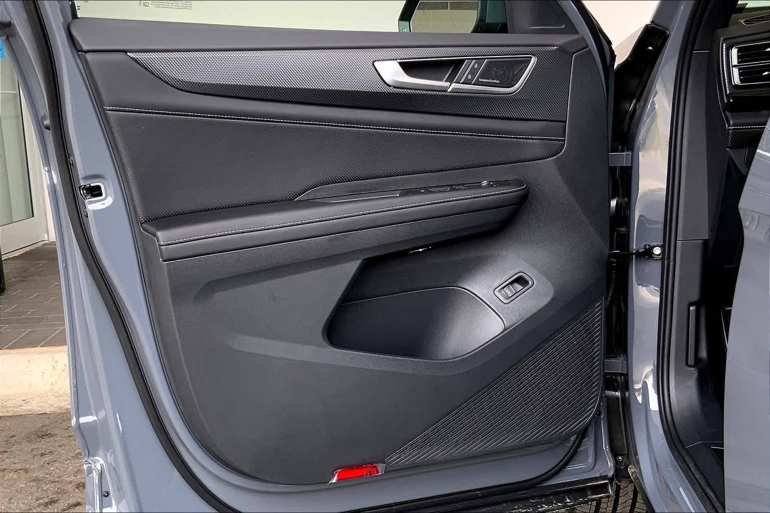 2025 Volkswagen Atlas Cross Sport SEL Premium R-Line photo 7