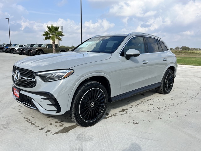 2026 Mercedes Benz GLC 300 photo 3