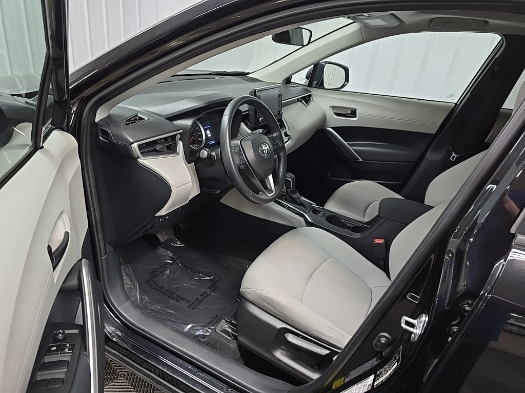 2022 Toyota Corolla Cross LE photo 27
