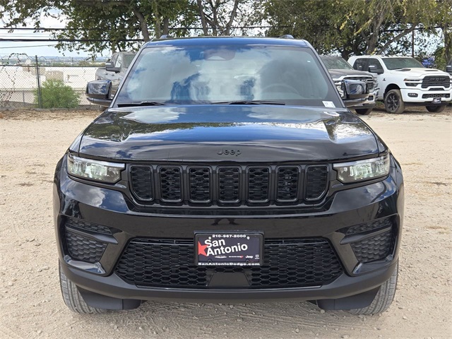 2025 Jeep Grand Cherokee Altitude photo 2