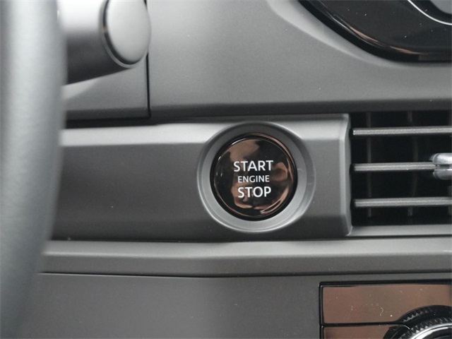 2025 Nissan Pathfinder S photo 6