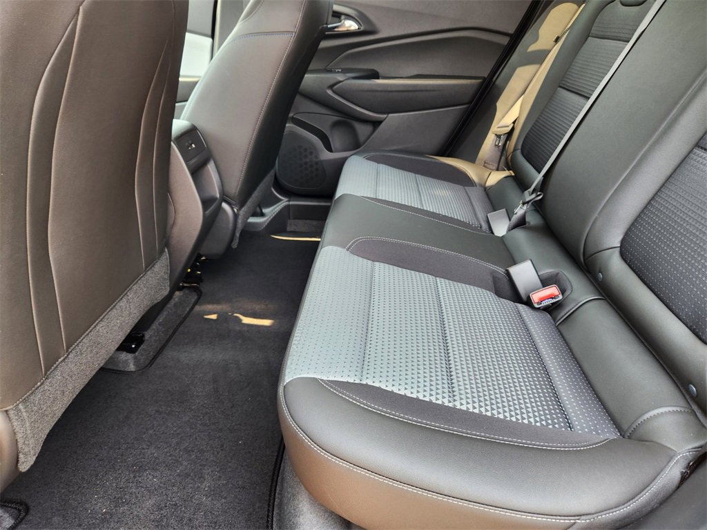 2025 Chevrolet Trax LT photo 6