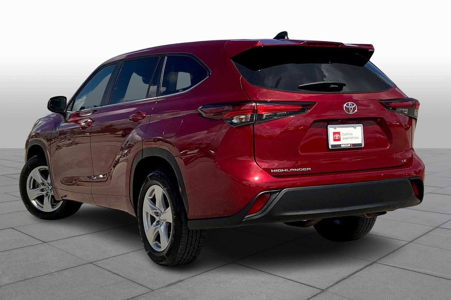 2024 Toyota Highlander LE photo 11