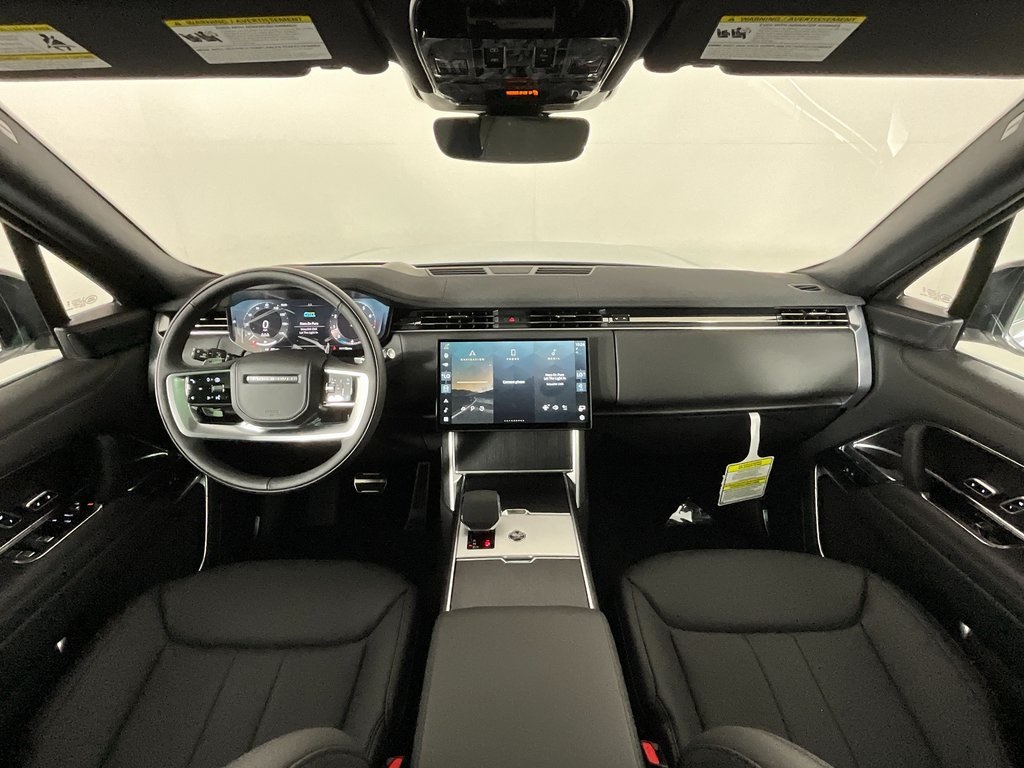 2025 Land Rover Range Rover SE photo 3