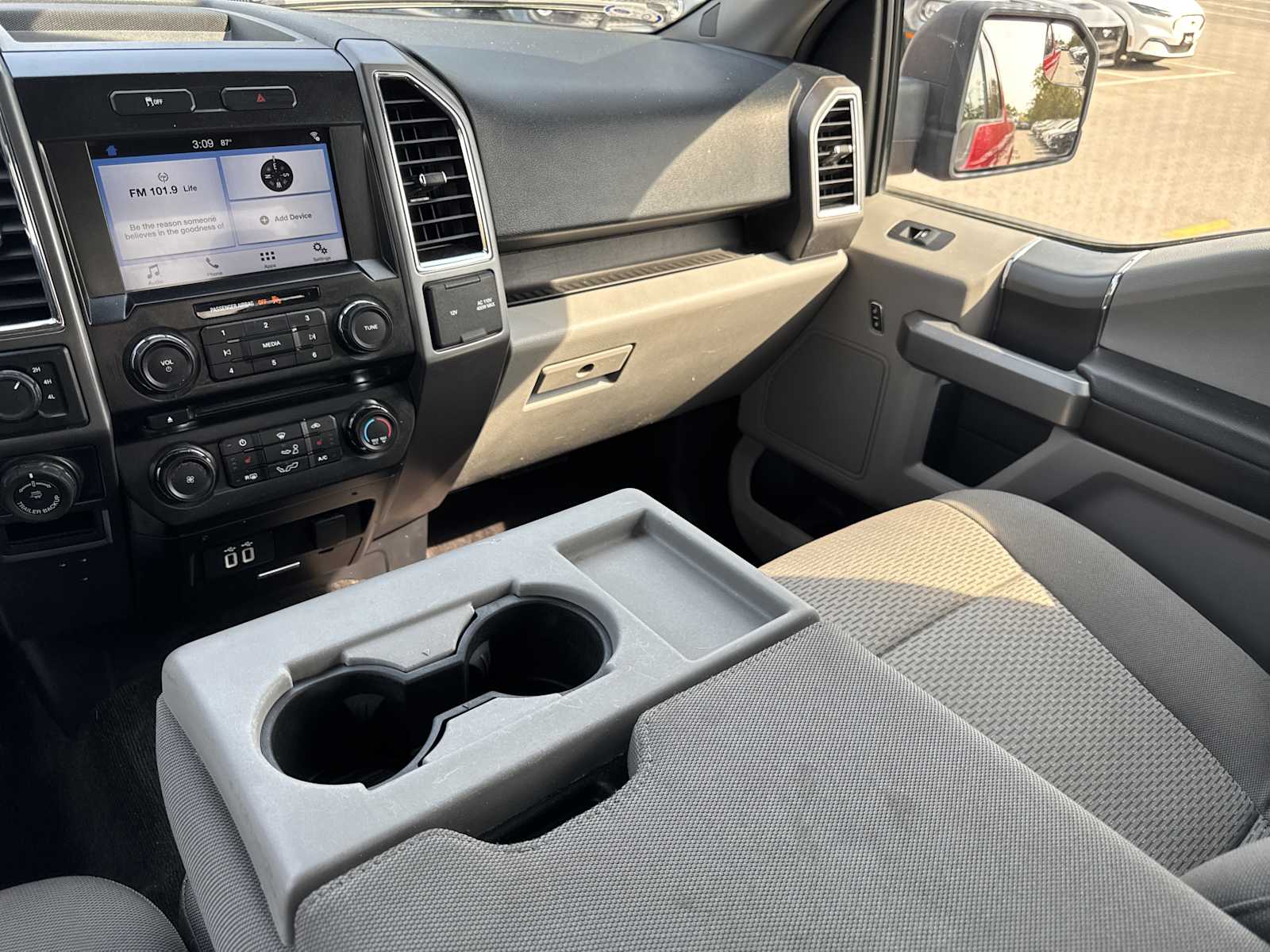 2016 Ford F-150 XLT photo 26