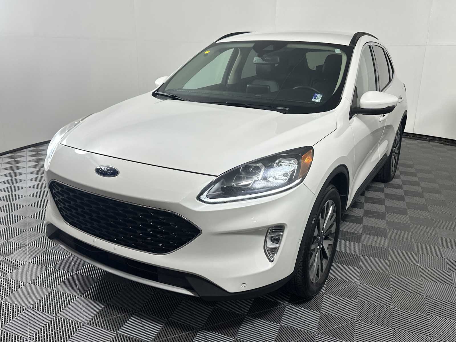 2020 Ford Escape Titanium photo 3