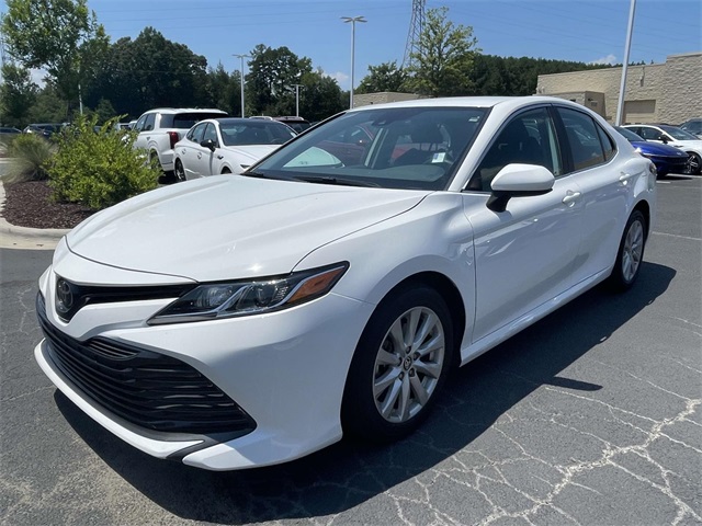 2020 Toyota Camry LE photo 3