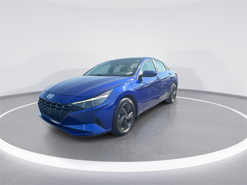 2022 Hyundai Elantra SEL photo 4