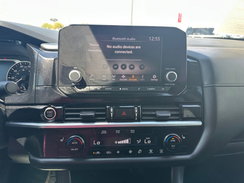 2023 Nissan Pathfinder SV photo 6