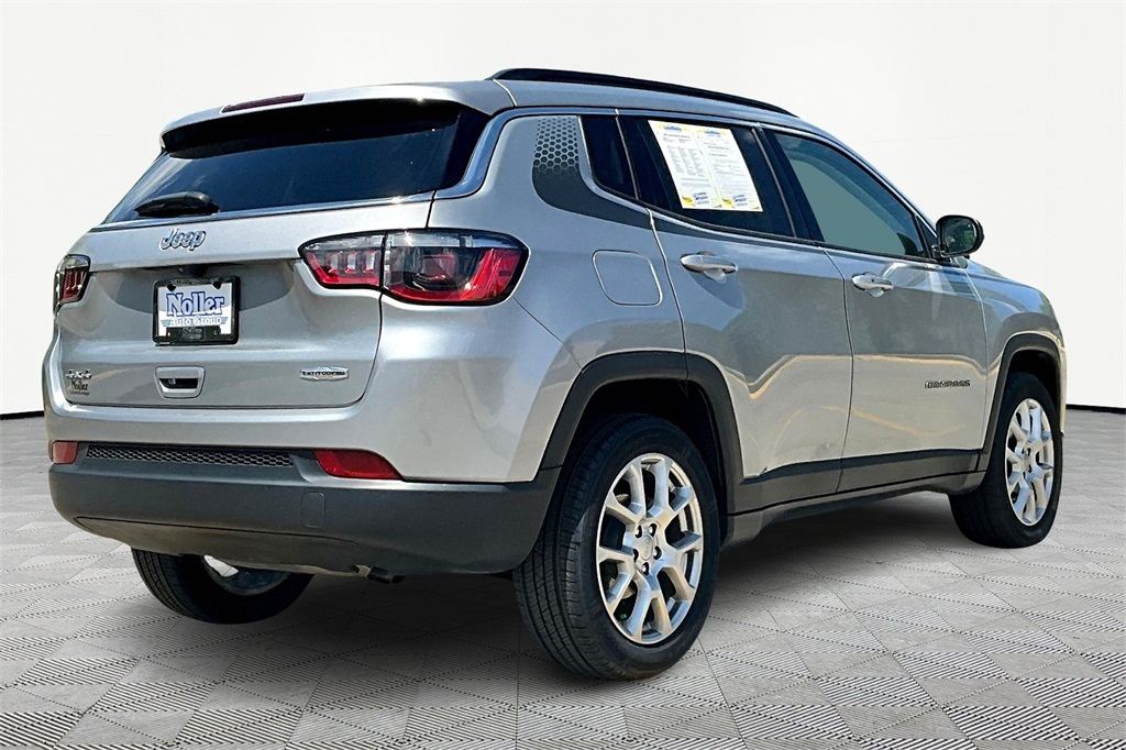 2022 Jeep Compass Latitude Lux photo 2