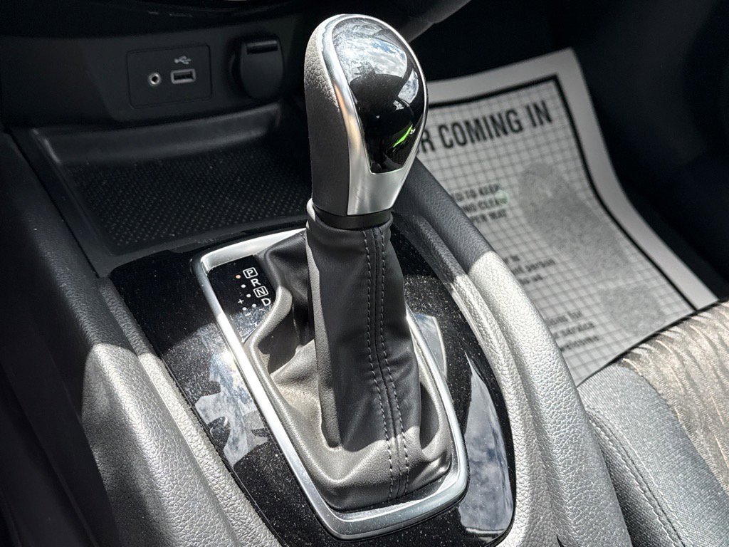 2019 Nissan Rogue S photo 13