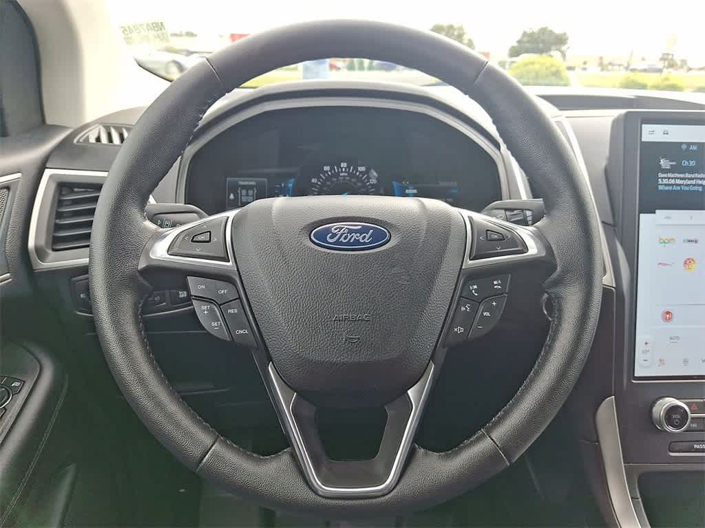 2022 Ford Edge SEL photo 18