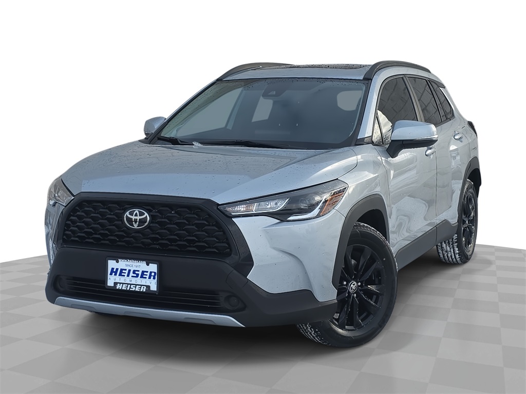 2022 Toyota Corolla Cross LE's photo