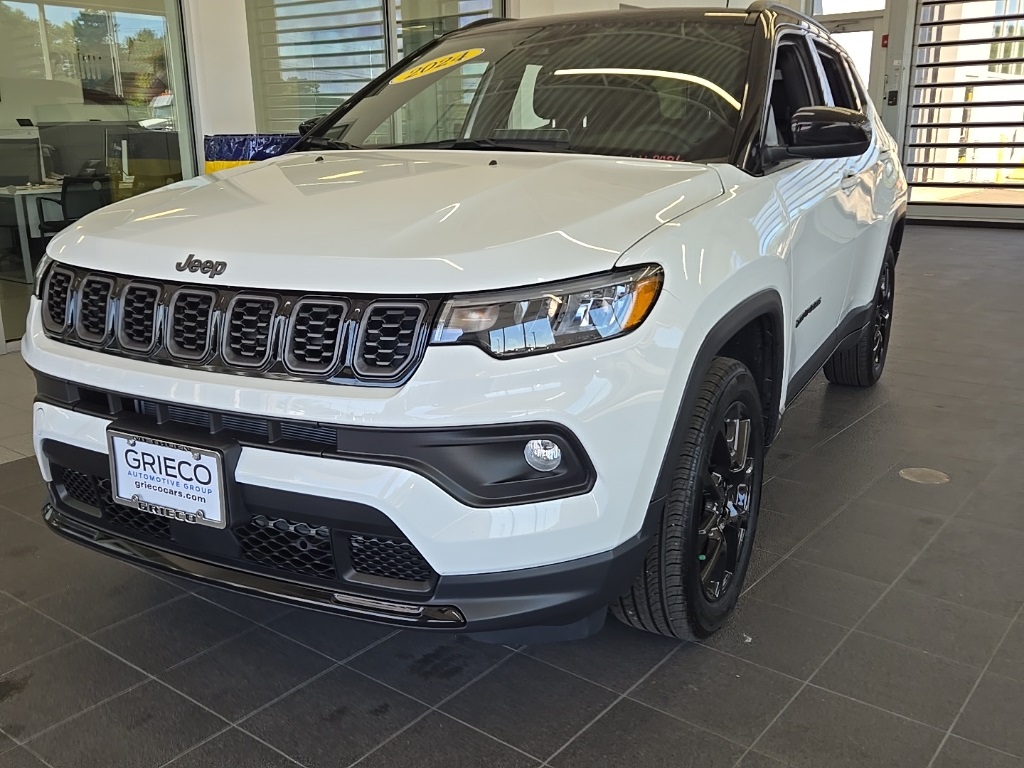 2024 Jeep Compass Latitude photo 3