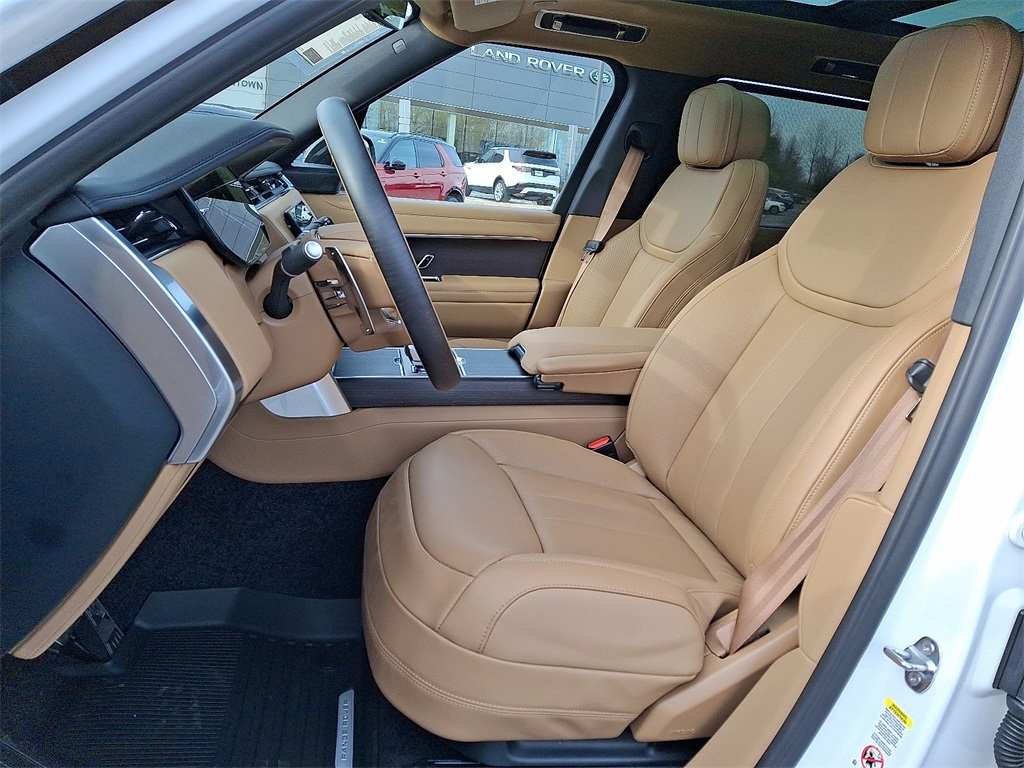 2025 Land Rover Range Rover SE photo 7