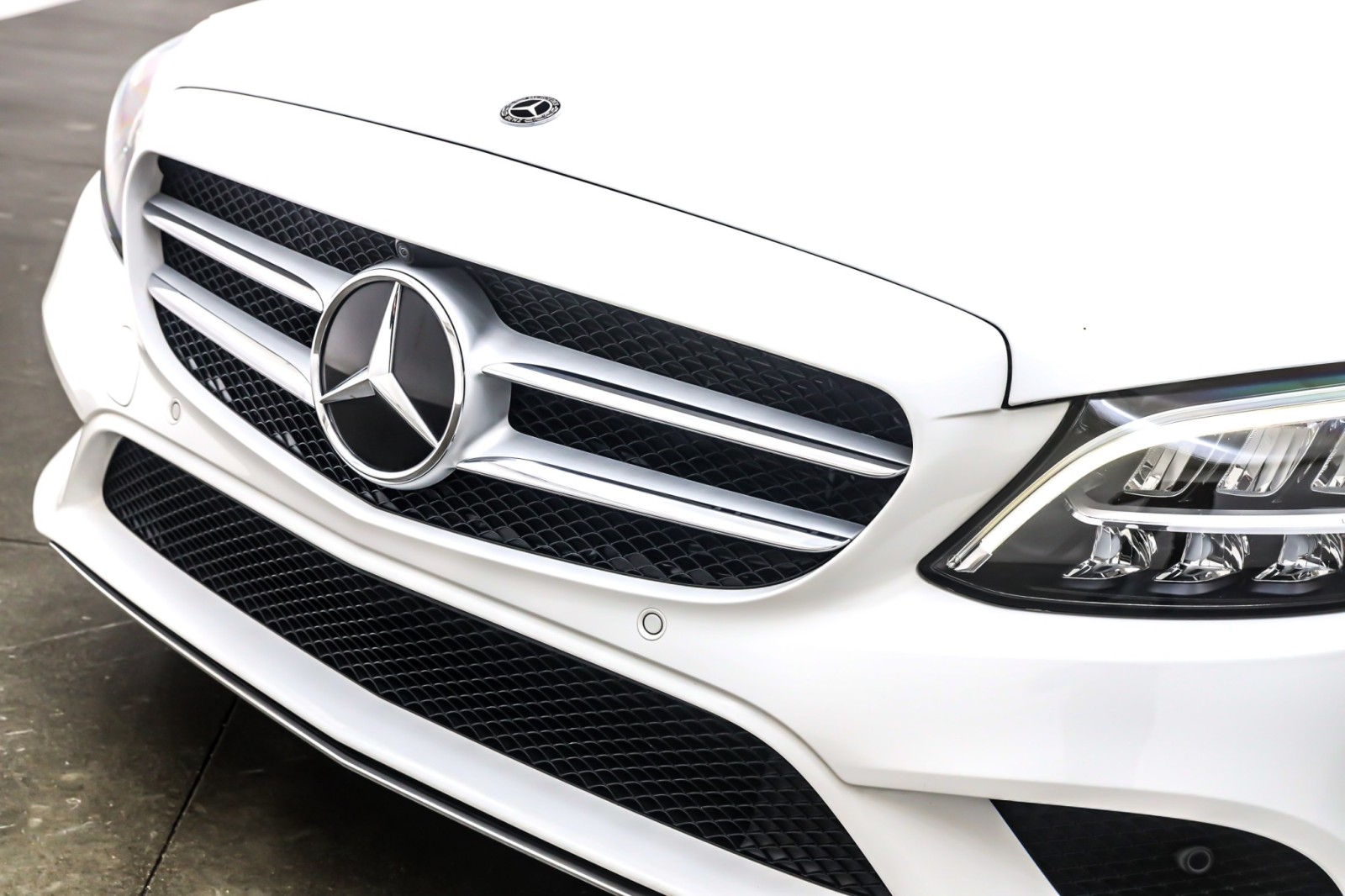 2020 Mercedes Benz C 300 Sedan photo 2