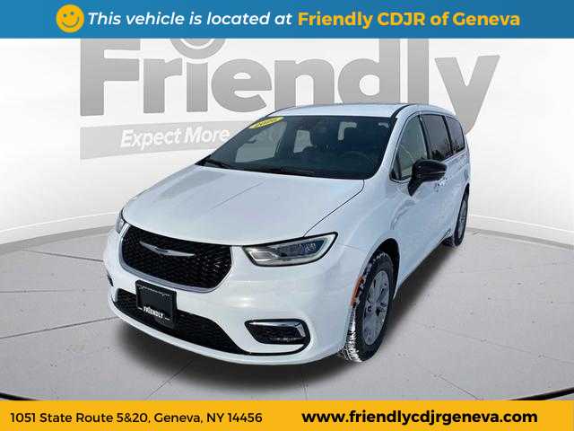 2026 Chrysler Pacifica Select's photo