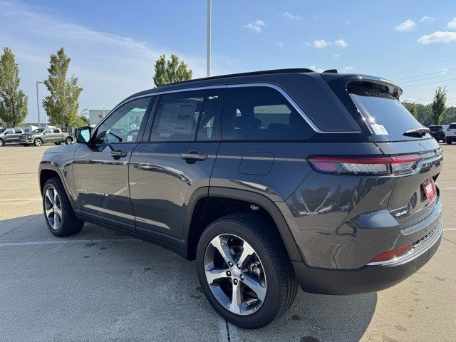 2025 Jeep Grand Cherokee Limited photo 4