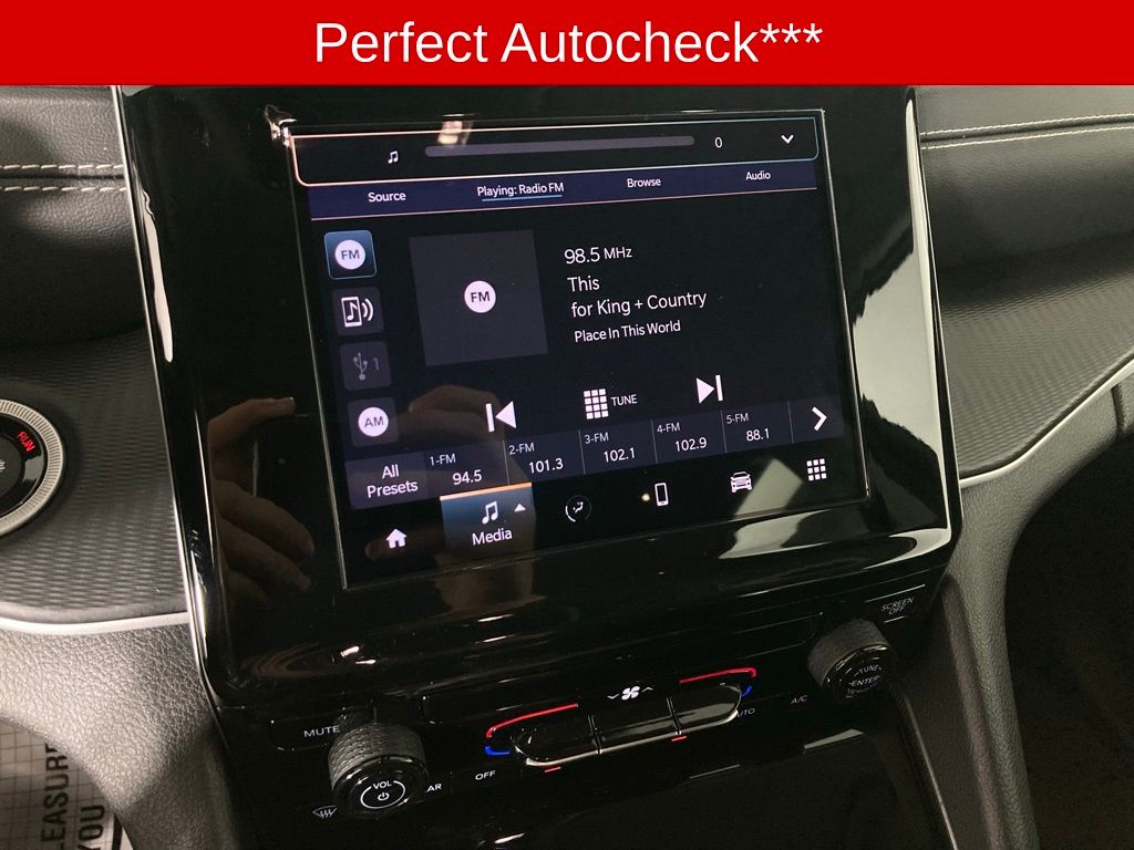 2023 Jeep Grand Cherokee Laredo photo 2